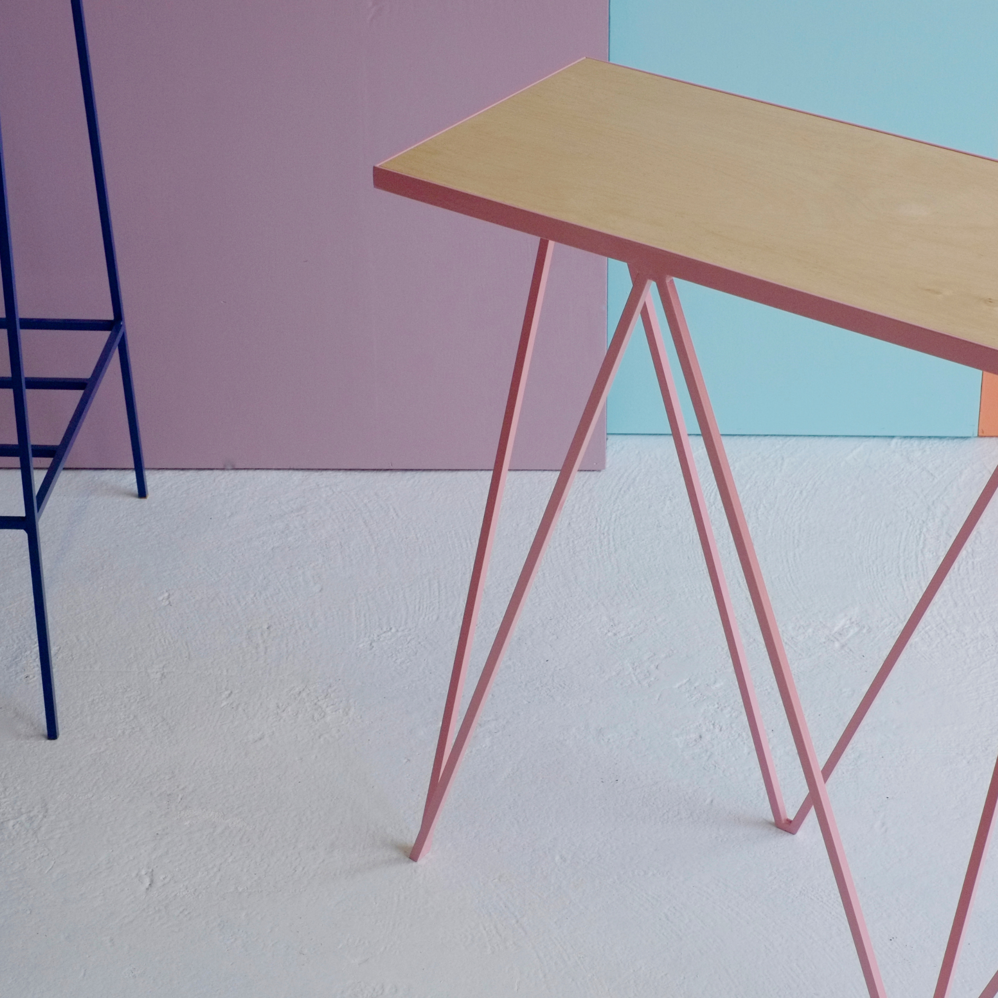 Giraffe Console Table - Birch plywood top